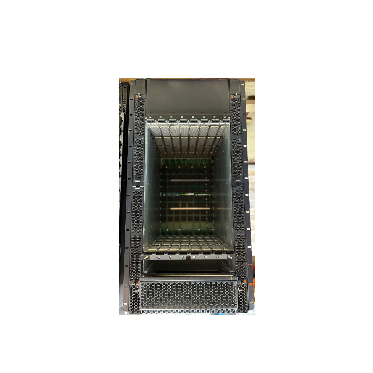 Juniper QFXC08 8-slot Chassis PN: QFXC08-CHASA-A 2nd :QFXC08-CHASA-A: Alt () Other //