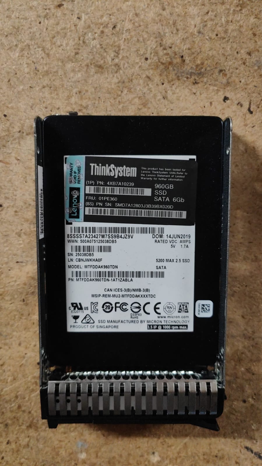 01PE360 Lenovo ThinkSystem 2.5in 5200 960GB Mainstream SATA 6Gb Hot Swap SSD 2nd :: Alt () Other //