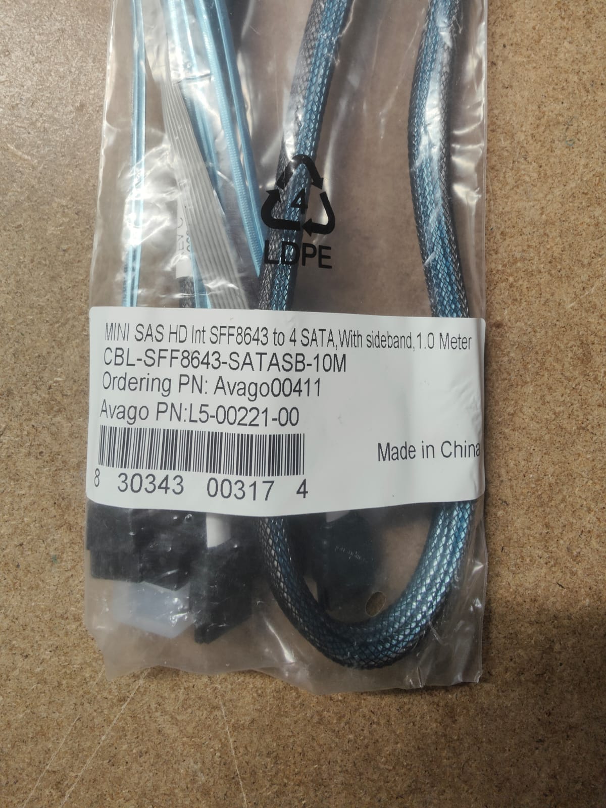 L5-00221-00 Mini SAS HD Int SFF8643 to 4 SATA with sideband, 1.0 meter 2nd :: Alt () Other //