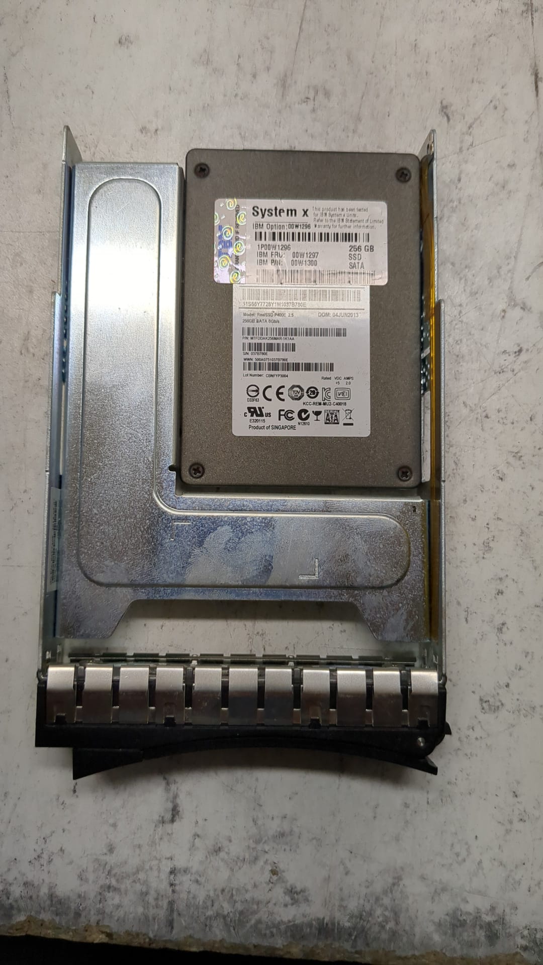 IBM 256GB 6G 2.5?SATA SSD 00W1297 Alt () Other