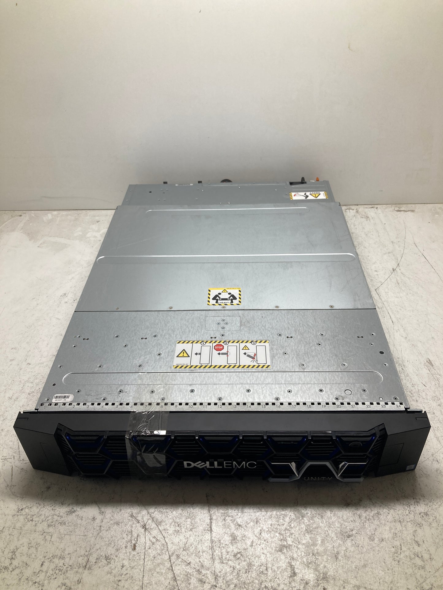 EMC-UNITY-400F-CETV3171600035 EMC UNITY 400F 2U SFF Rackmount Storage Array OPE25 DAE With 2x 110-297-004C-06 and 4x 3.84TB HDD 2nd :900-542-013: Alt () Other //